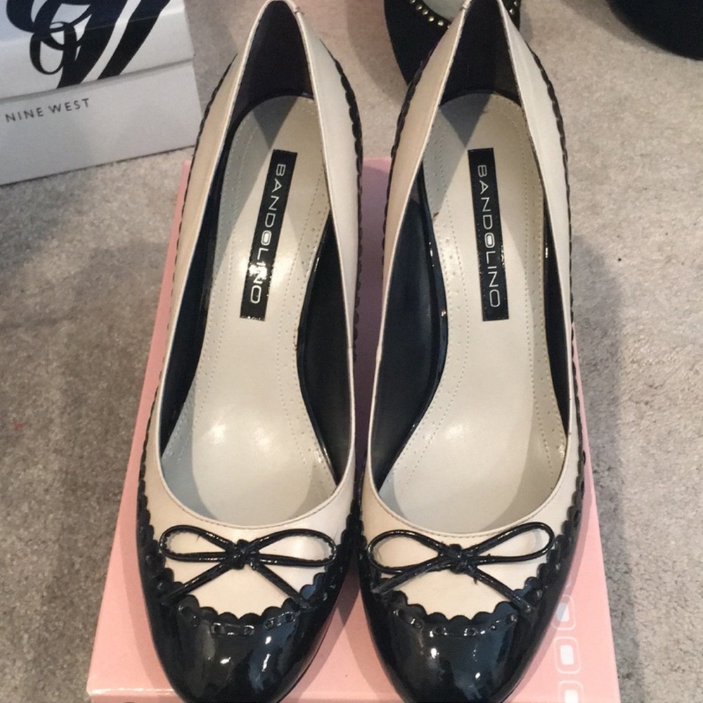 Bandolino Women's Black and Cream Heels